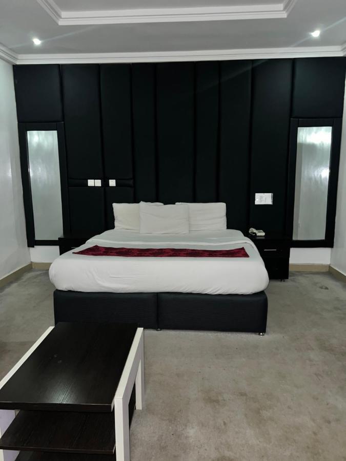Grand Palazzo Hotel Gwarimpa อาบูจา ภายนอก รูปภาพ