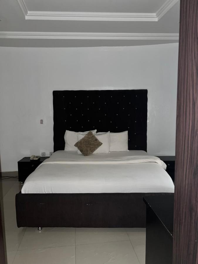 Grand Palazzo Hotel Gwarimpa อาบูจา ภายนอก รูปภาพ
