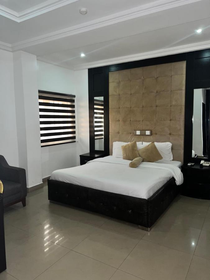 Grand Palazzo Hotel Gwarimpa อาบูจา ภายนอก รูปภาพ