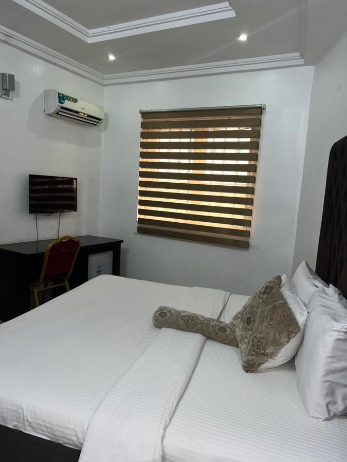 Grand Palazzo Hotel Gwarimpa อาบูจา ภายนอก รูปภาพ