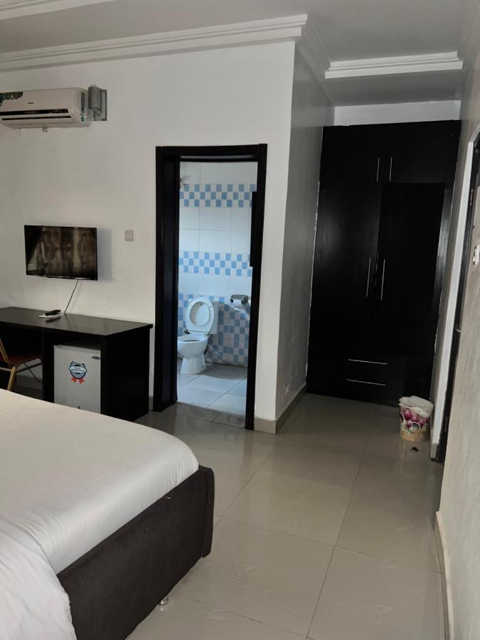 Grand Palazzo Hotel Gwarimpa อาบูจา ภายนอก รูปภาพ