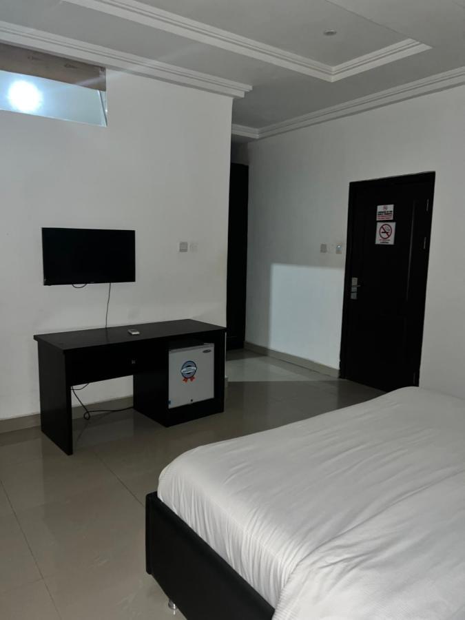 Grand Palazzo Hotel Gwarimpa อาบูจา ภายนอก รูปภาพ