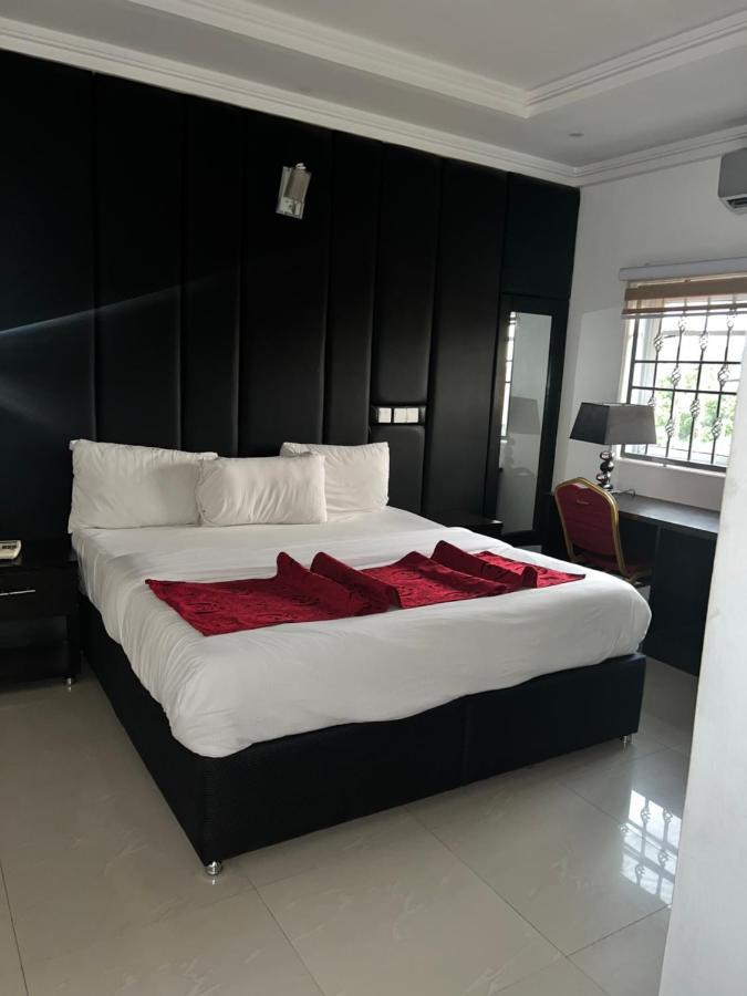 Grand Palazzo Hotel Gwarimpa อาบูจา ภายนอก รูปภาพ