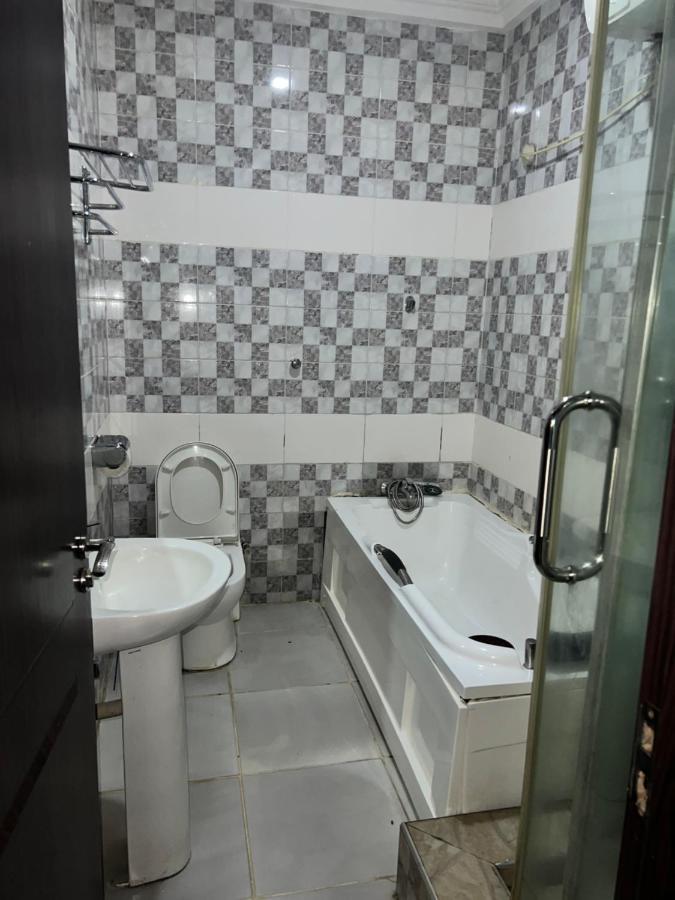 Grand Palazzo Hotel Gwarimpa อาบูจา ภายนอก รูปภาพ