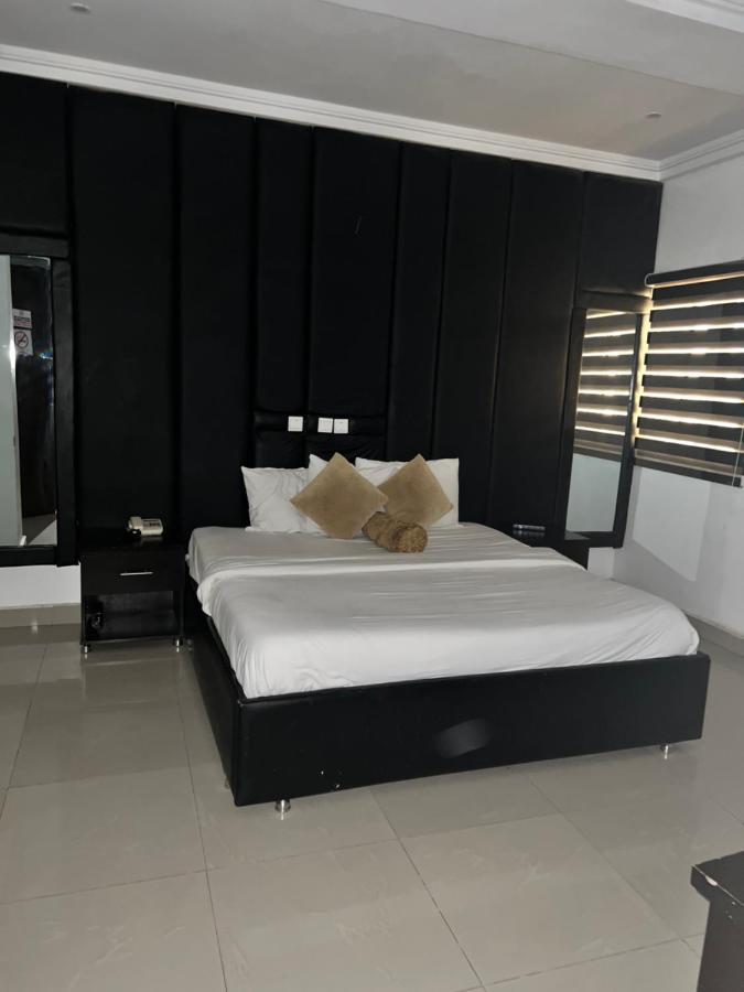 Grand Palazzo Hotel Gwarimpa อาบูจา ภายนอก รูปภาพ