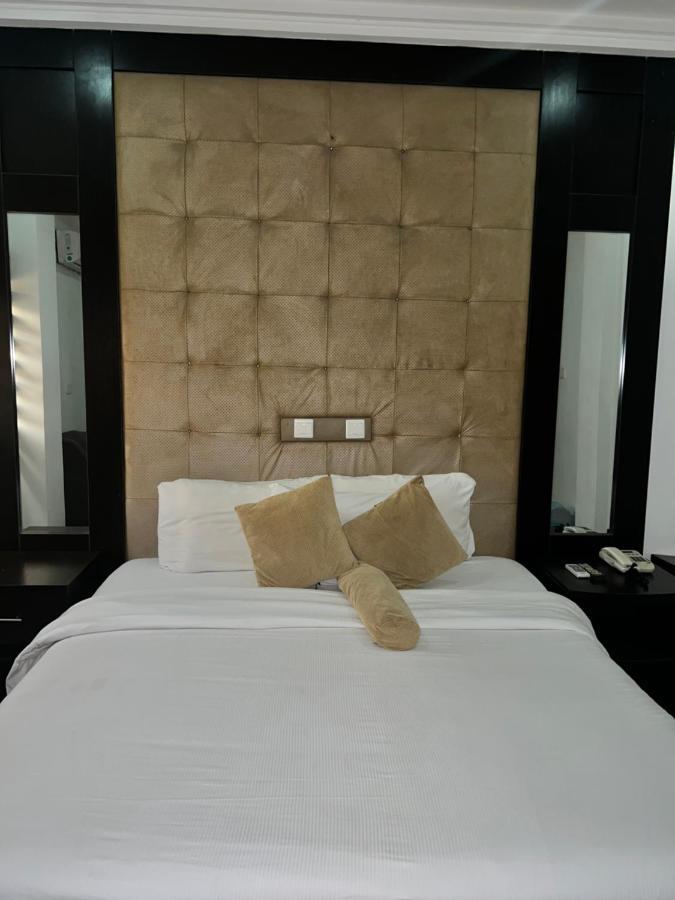 Grand Palazzo Hotel Gwarimpa อาบูจา ภายนอก รูปภาพ