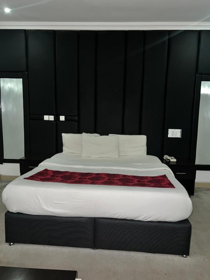 Grand Palazzo Hotel Gwarimpa อาบูจา ภายนอก รูปภาพ