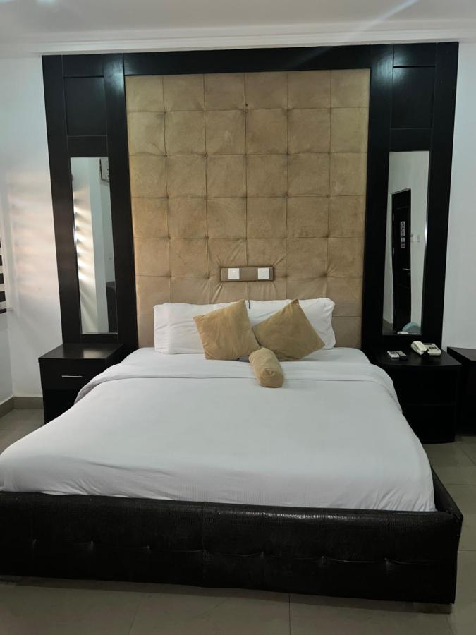 Grand Palazzo Hotel Gwarimpa อาบูจา ภายนอก รูปภาพ