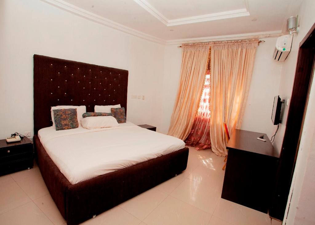 Grand Palazzo Hotel Gwarimpa อาบูจา ภายนอก รูปภาพ